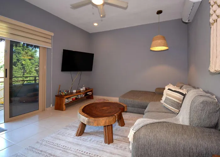 Peaceful Penthouse With Private Rooftop In Gated Community