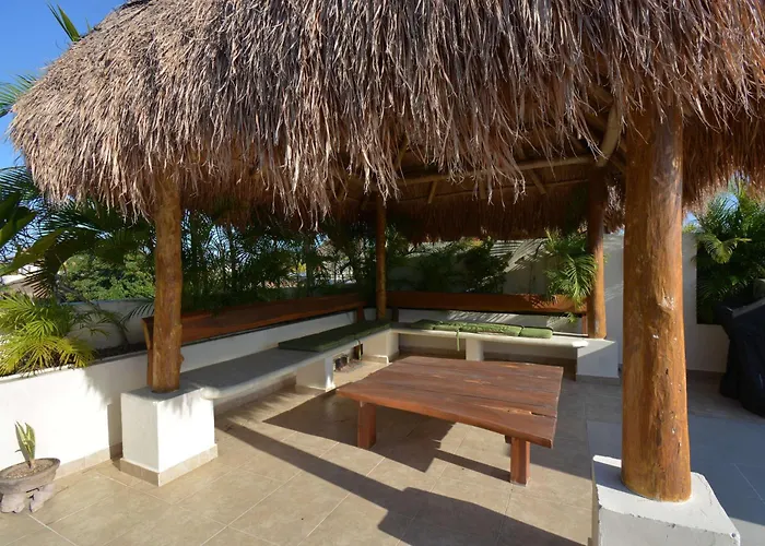 Peaceful Penthouse With Private Rooftop In Gated Community *