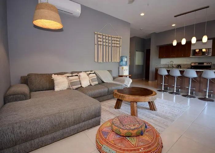 Peaceful Penthouse With Private Rooftop In Gated Community *