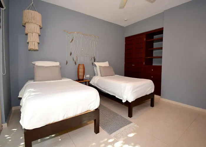 Peaceful Penthouse With Private Rooftop In Gated Community