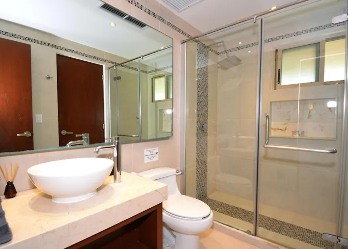 Peaceful Penthouse With Private Rooftop In Gated Community Apartamento