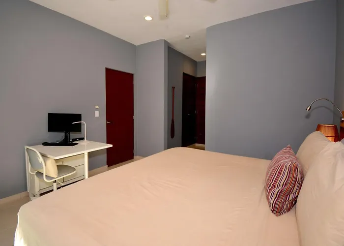 Peaceful Penthouse With Private Rooftop In Gated Community Apartamento